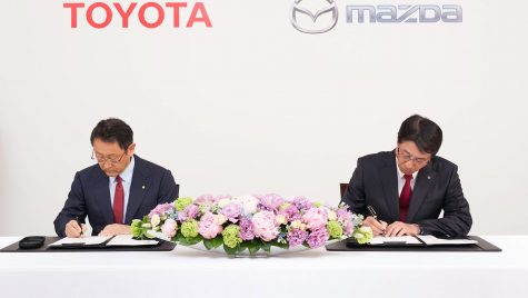 Toyota și Mazda încheie un parteneriat tehnologic