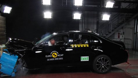 EuroNCAP: 5 stele din 5 pentru E-Class și 3008