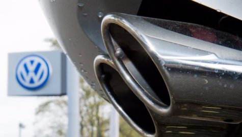 Scandalul merge mai departe! Volkswagen, Daimler și BMW au finanțat teste de emisii pe oameni?