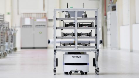Robot de transport complet autonom la fabrica Skoda Auto din Vrchlabí