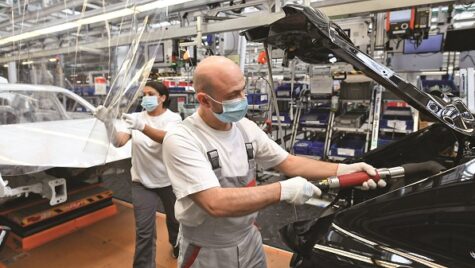 Trecerea la mașinile electrice va duce la pierderea a 73.000 de locuri de muncă în Italia