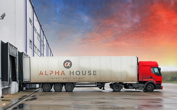 Parteneriat între producătorii de baterii Alpha House și Monbat